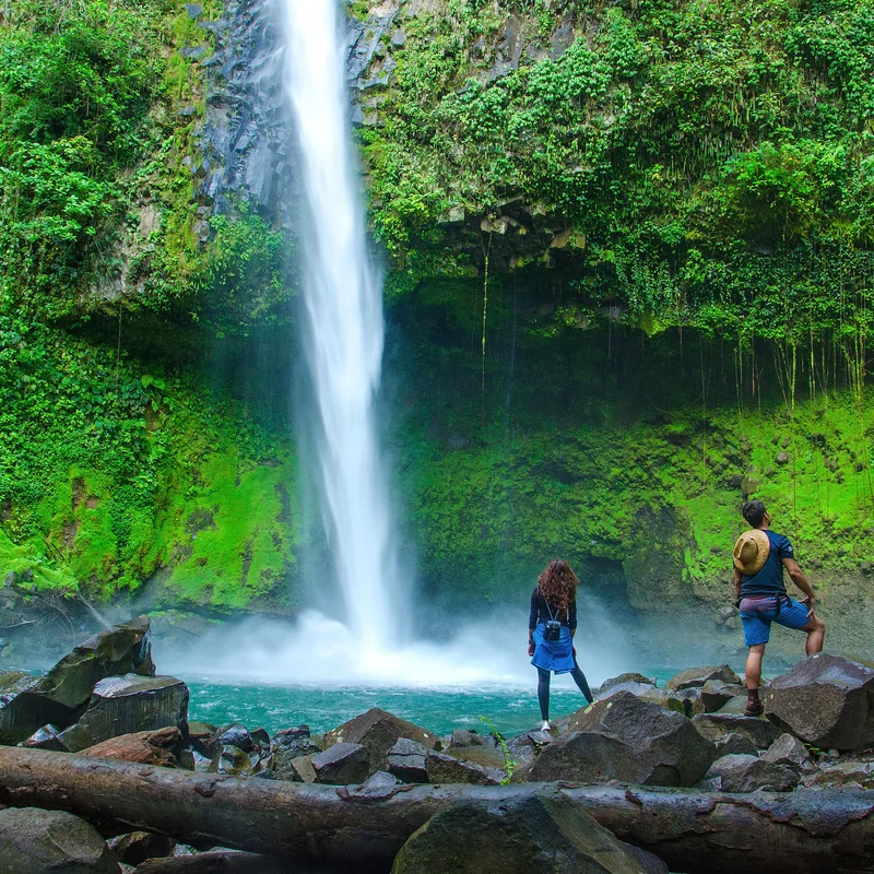 Day of adventure and relaxation in the natural paradise of Arenal.