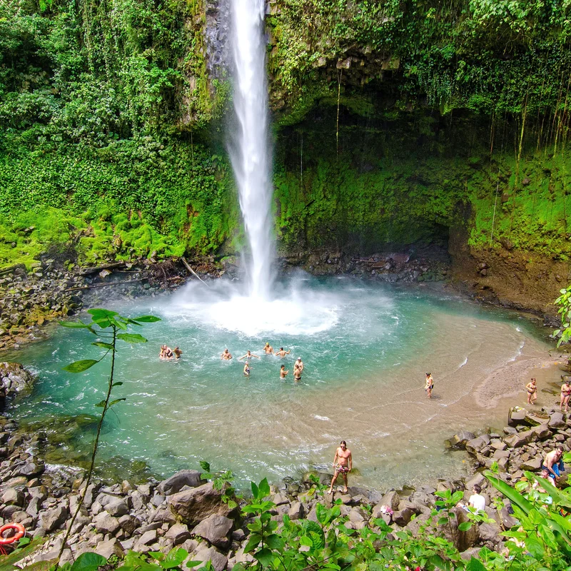 Ideal combination of river safari and a visit to Arenal's most famous waterfall.